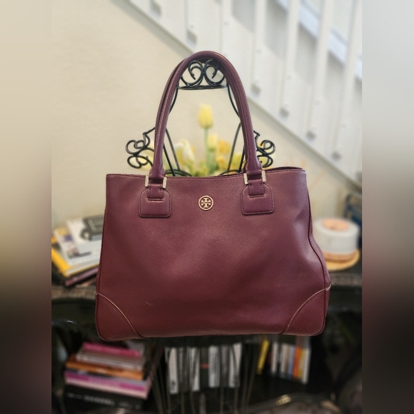Tory Burch Handbags - Tory Burch Robinson leather tote bag